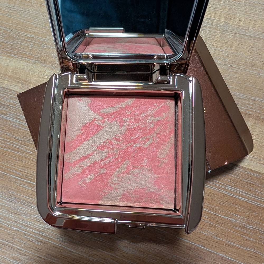 Hourglass Ambient Lighting Blush - Picture 6 of 6
